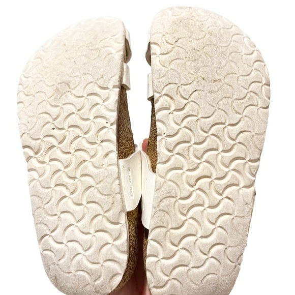 Birkenstock Mayari 2 Strap Metal Bruckle In white Size 32 (girls 1) - Picture 7 of 7
